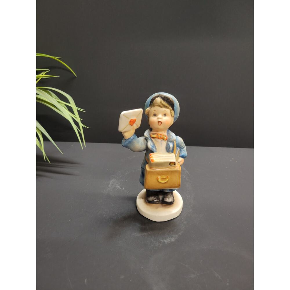 Vintage  Napco Mailman Figurine, Boy Holding Valentine Card SH1E